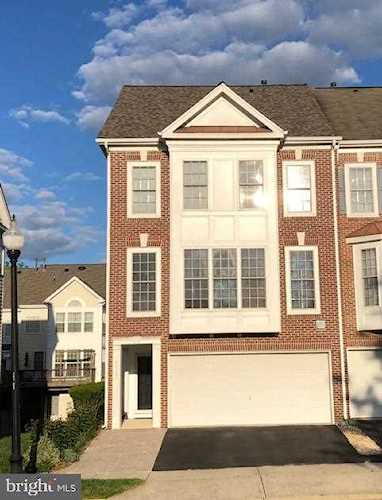 26131 Kennywood Square Chantilly, VA 20152