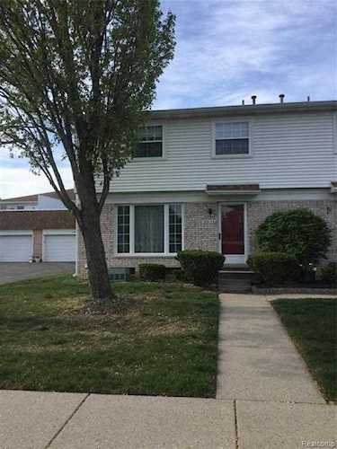 37635 N Colonial Dr Westland, MI 48185