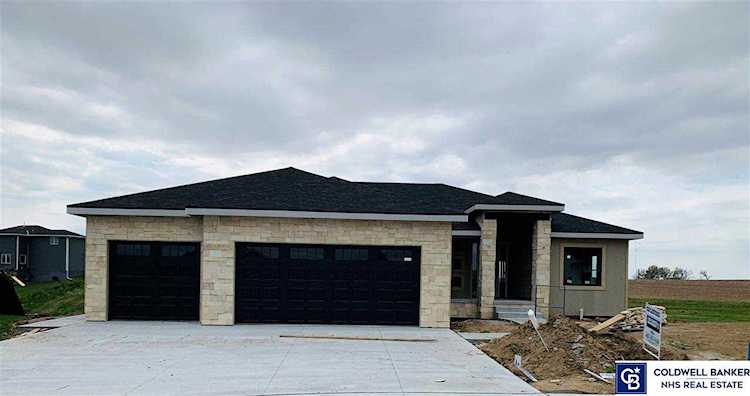 820 N 11 Circle Springfield, NE 68116