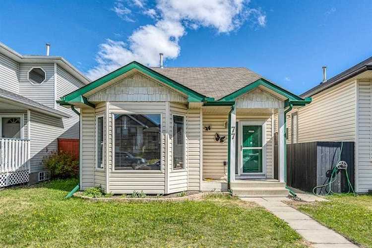 77 Erin Circle SE Calgary, AB T2B 3H9