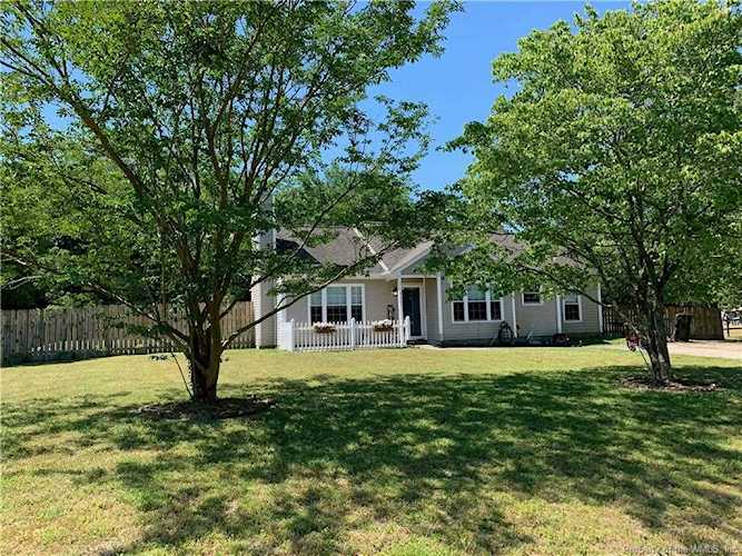 3447 Hollow Pond Rd Gloucester, VA 23072