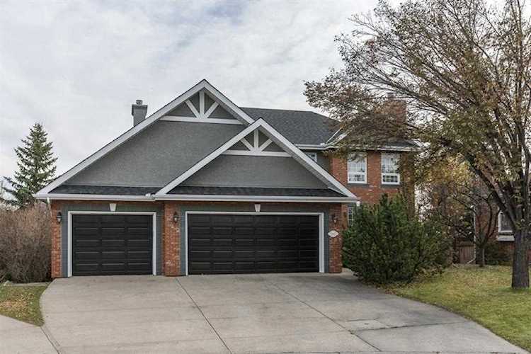 7067 Christie Briar Manor SW Calgary, AB T3H 2H5