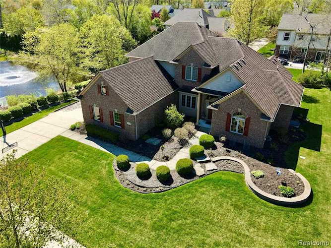 47175 Grand Oak Crt Canton Twp, MI 48187 | MLS 2210036358 Photo 1