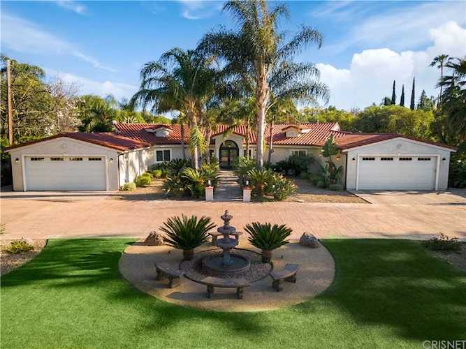 22950 Erwin St Woodland Hills, CA 91367