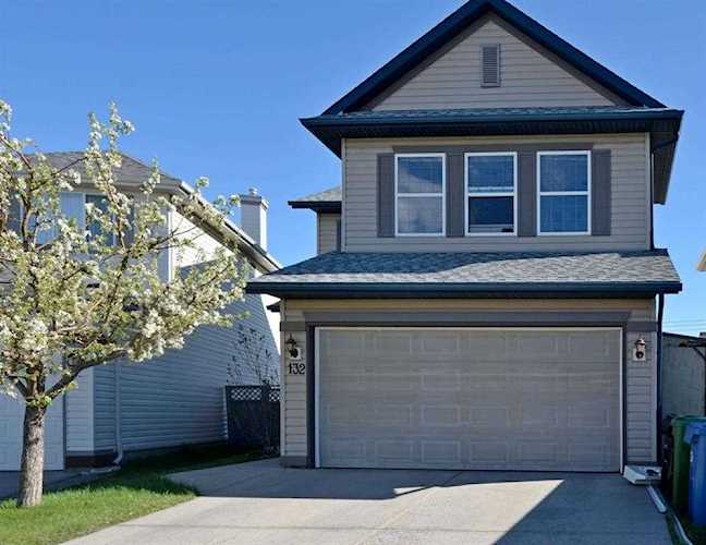 132 Somerglen Common SW Calgary, AB T2Y 4Y3