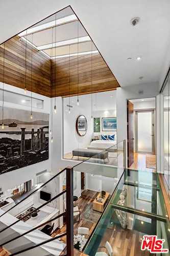 717 Huntley Dr West Hollywood, CA 90069