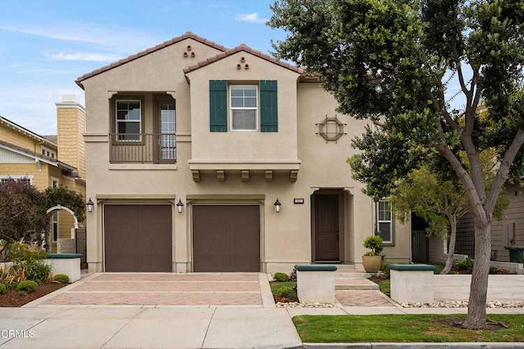3927 W Hemlock St Oxnard, CA 93035