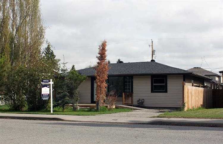 7812 34 Ave NW|Calgary Real Estate|Bowness Homes for Sale|A1110840 Photo 1