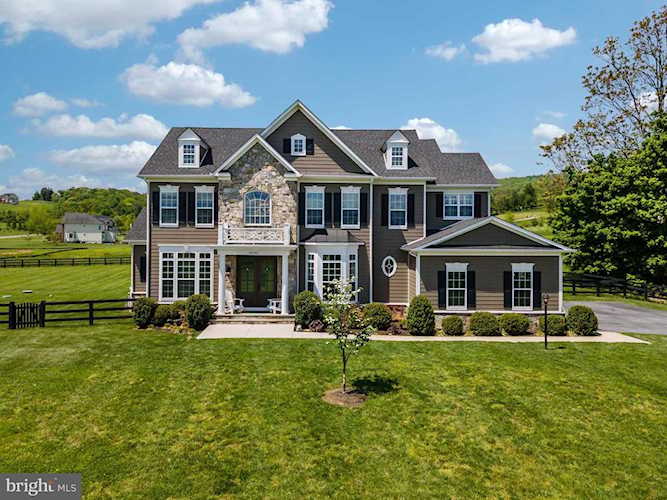 35543 Greyfriar Dr Round Hill, VA 20141