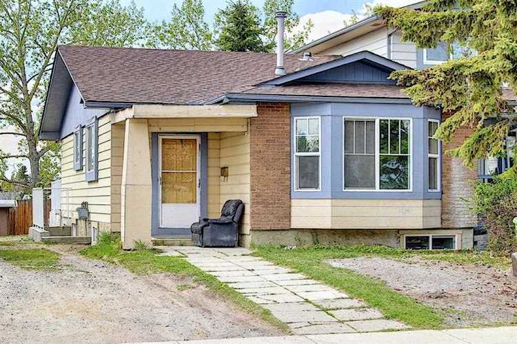2617 60 St NE Calgary, AB T1Y 2G6