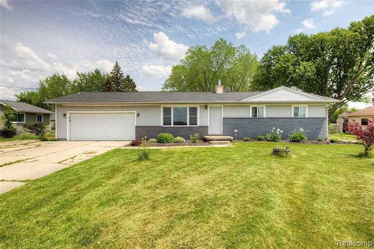12479 Jennings Rd Fenton Twp, MI 48451 | MLS 2210038178 Photo 1