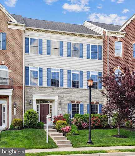 24953 Earlsford Dr Chantilly, VA 20152