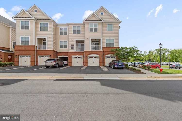 23305 Milltown Knoll Square #116 Ashburn, VA 20148 | MLS ® VALO437662 Photo 1
