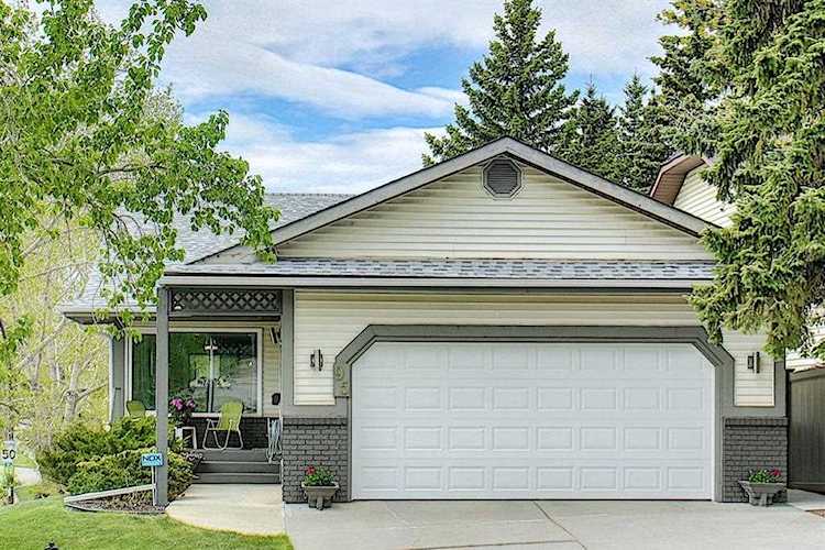 95 Hawkwood Blvd NW Calgary, AB T3G 3A5