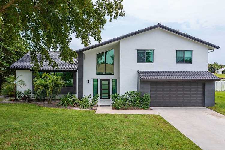 932 SW 33rd Place Boynton Beach, FL 33435