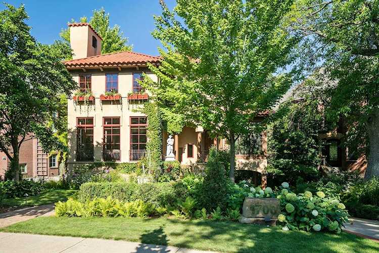 1700 Kenwood Parkway Minneapolis, MN 55405