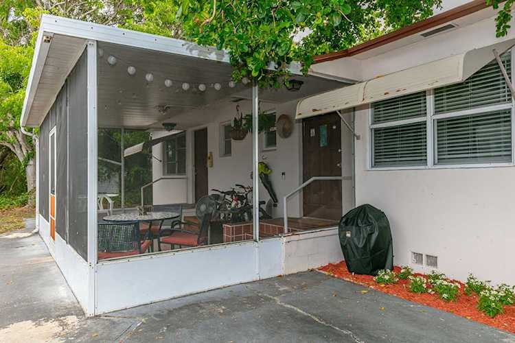 715 N Broadway Lantana, FL 33462