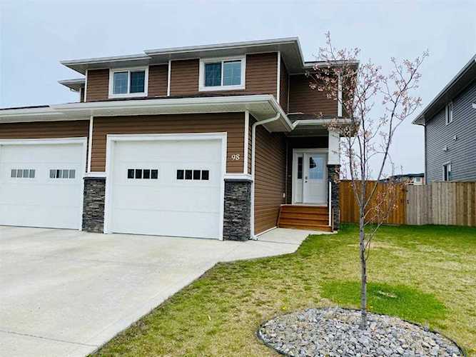 98 Rancher's Close Lacombe, AB T4L 1X1