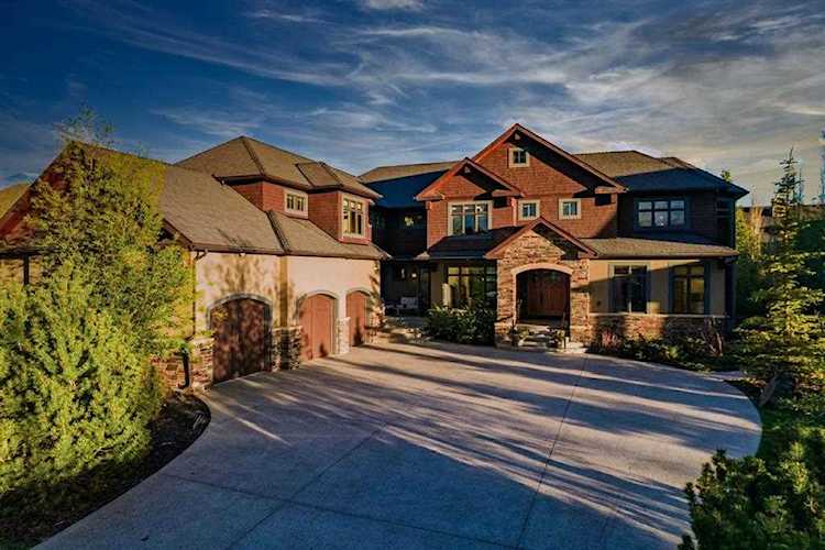 9 Aspen Ridge Close SW Calgary, AB T3H 5V4