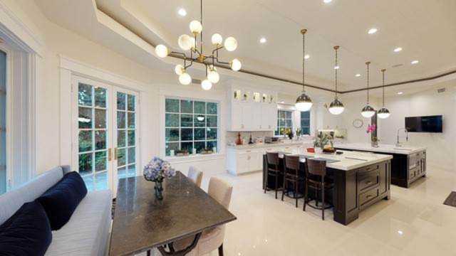3857 Hayvenhurst Dr Encino, CA 91436