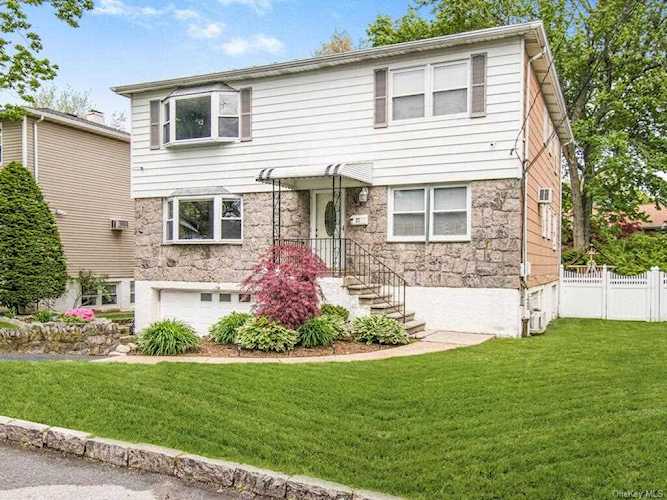 37 Victoria Lane Yonkers, NY 10701