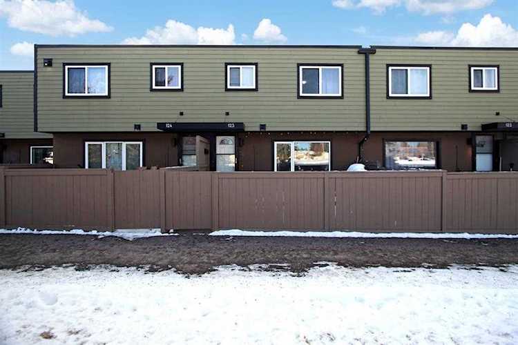 3809 45 St SW #123 Calgary, AB T3E 3H4