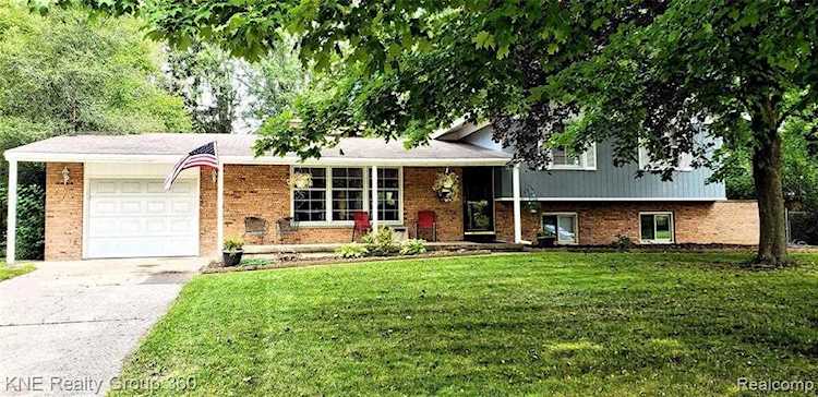 1321 Chippewa StIsabella TwpMt. PleasantWelcome to your ideal home close to downtown. Open flow through the home and with 5 bedrooms there...Isabella2210010599MISolar Heights48858home for sale$155,000 Photo 1
