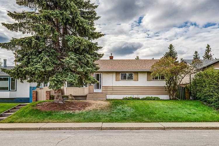 323 Greenfield Rd NE Calgary, AB T2E 5R9