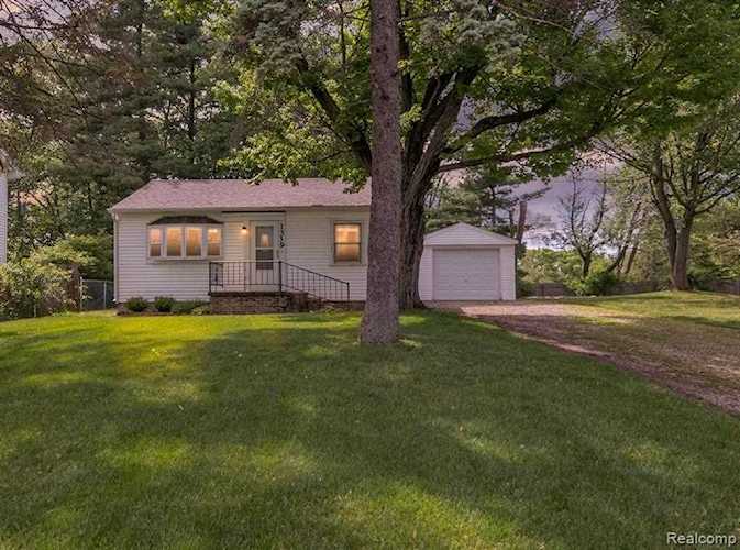 1539 1st Ave Howell, MI 48843 | MLS 2210039247 Photo 1