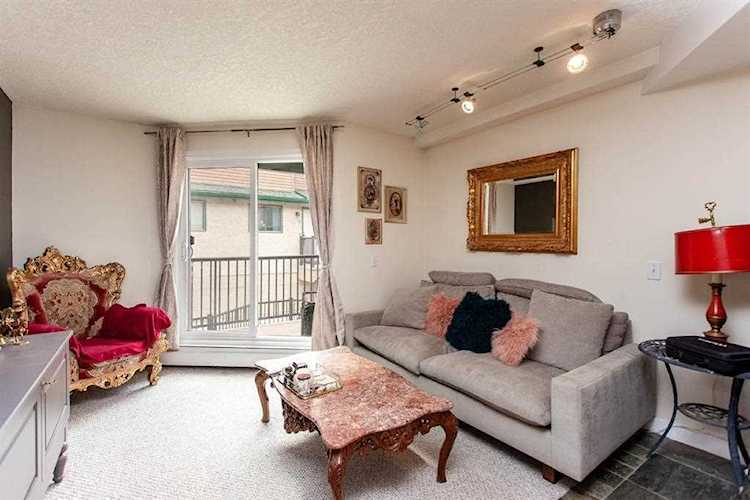 2400 15 Street Sw #18 Calgary, AB T2T 5S3