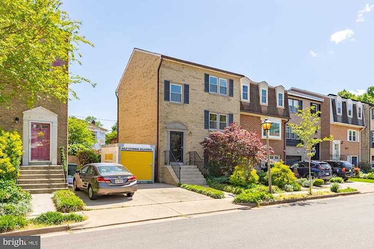 8 Chapman St Alexandria, VA 22301