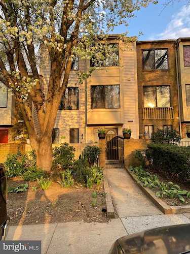 9811 Docena Dr Montgomery Village, MD 20886