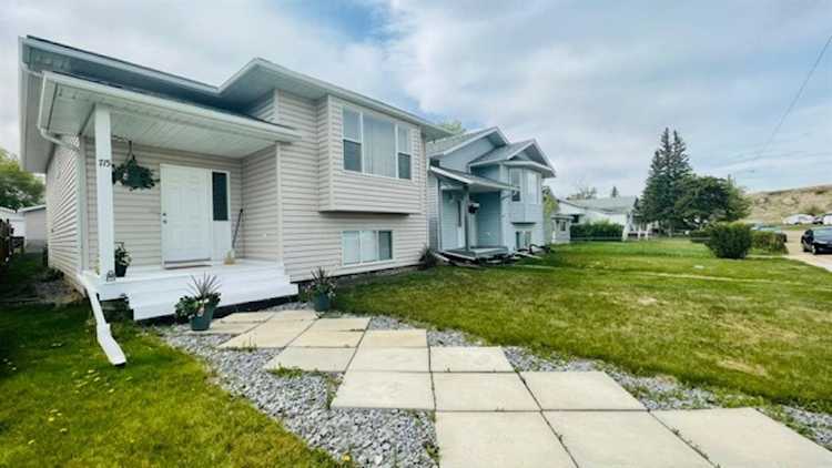 715 3 St SW Drumheller, AB T0J 0Y6