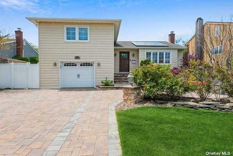 1226 Allen Drive Seaford, NY 11783