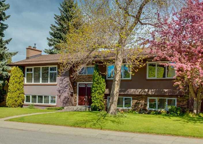 7308 11 St SW Calgary, AB T2V 1N1