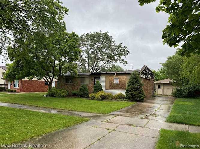 14051 Harrison Livonia, MI 48154 | MLS 2210037193 Photo 1