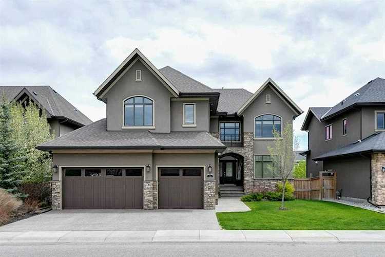 34 Wexford Way SW Calgary, AB T3H 0G9