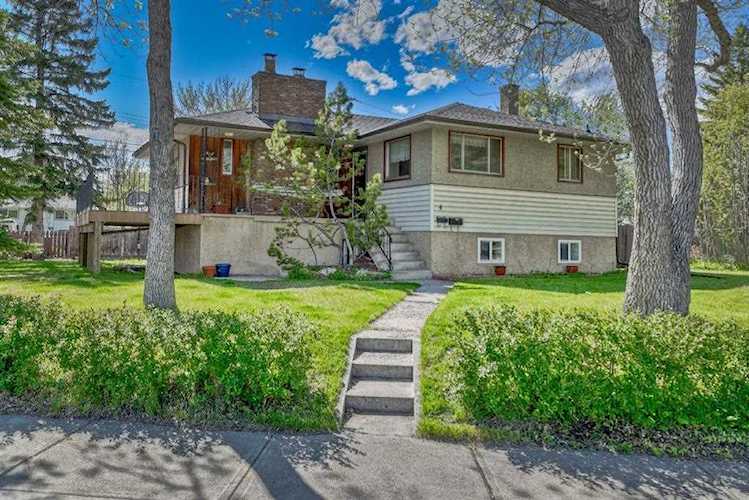 4 Lynn Rd SE Calgary, AB T2C 0T9