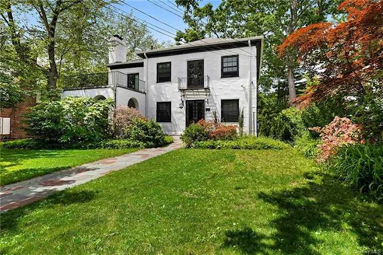 4549 Delafield Avenue Bronx, NY 10471