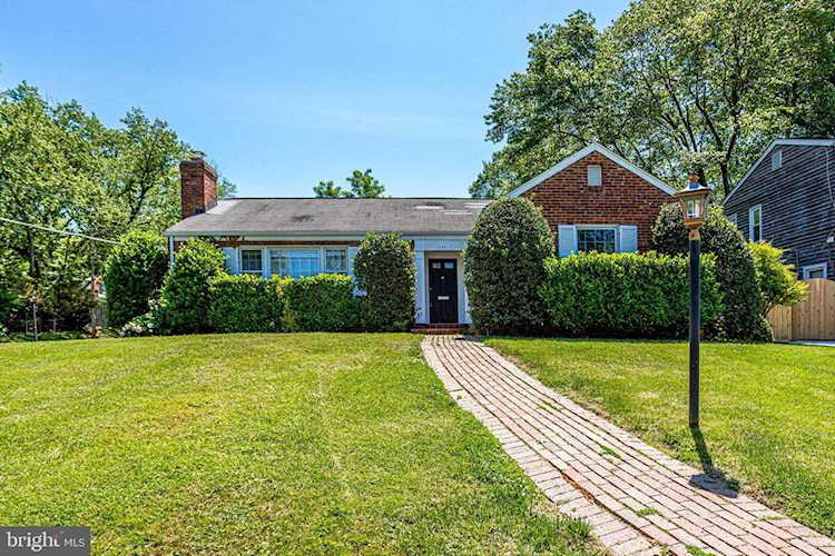 2901 Linden Ln For Sale in Falls Church Photo 1