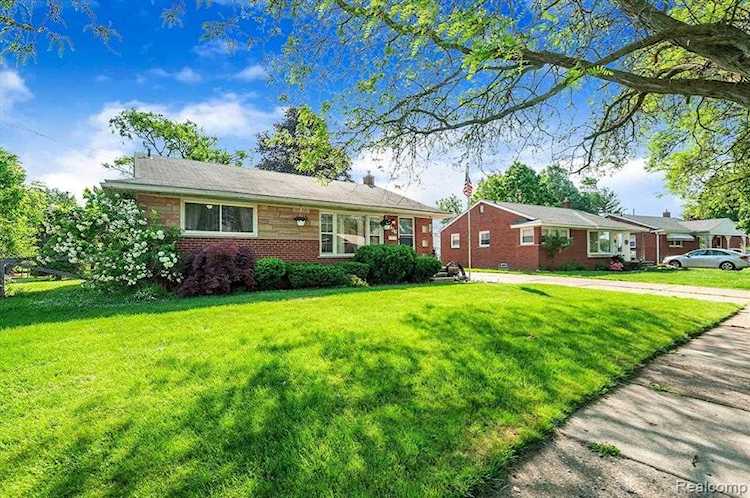 6936 Schaller St Garden City, MI 48135 | MLS 2210039311 Photo 1