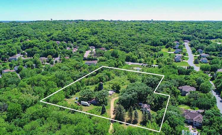 9407 Boiling Springs Lane Shakopee, MN 55379