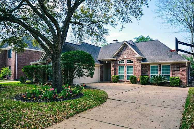 6923 Hearthside Dr Sugar Land, TX 77479