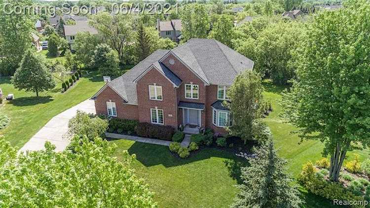 7900 Oxford Dr Canton Twp, MI 48187 | MLS 2210041115 Photo 1