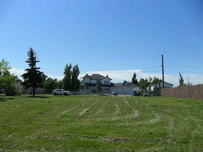 11336 & 11342 88 St SE Calgary, AB T3S 0A4
