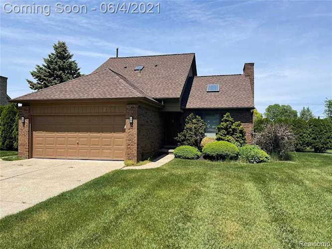 2801 Derby Rd Troy, MI 48084