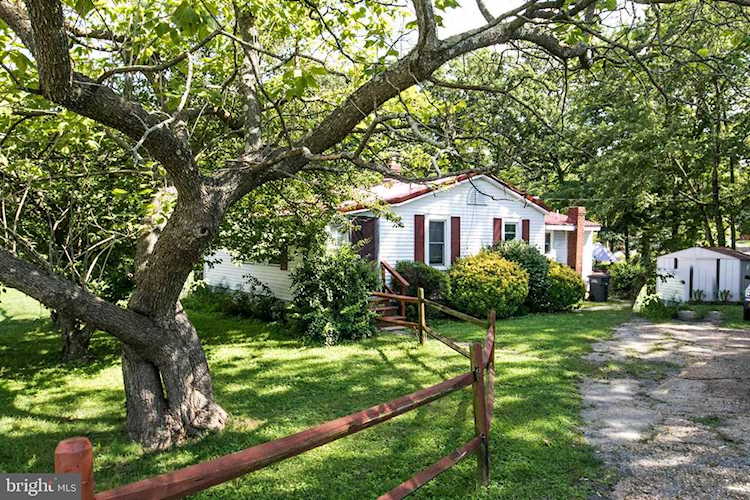 18744 Fuller Heights Rd Triangle, VA 22172