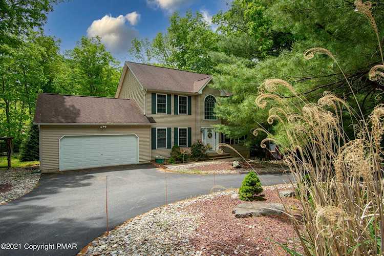 177 Canterbury Rd Bushkill, PA 18324