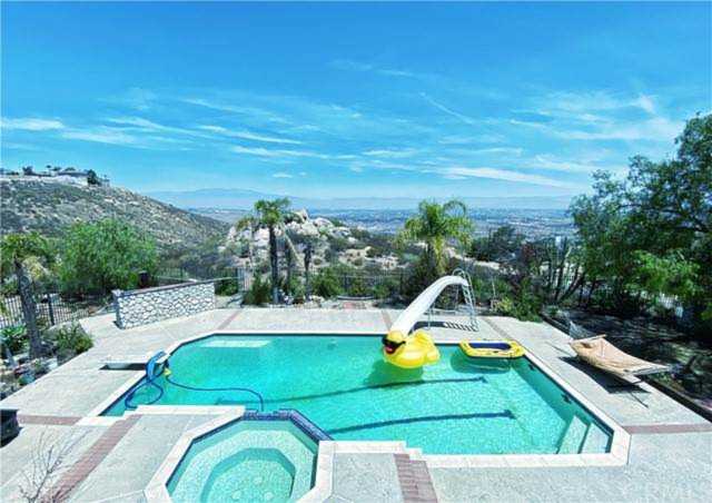 16482 Multiview Dr Perris, CA 92570