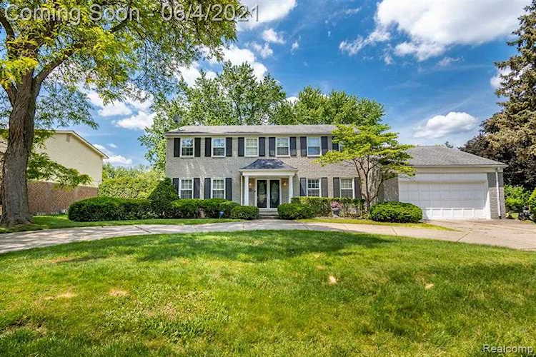 3793 Darleen Ct Troy, MI 48084 | MLS 2210041099 Photo 1